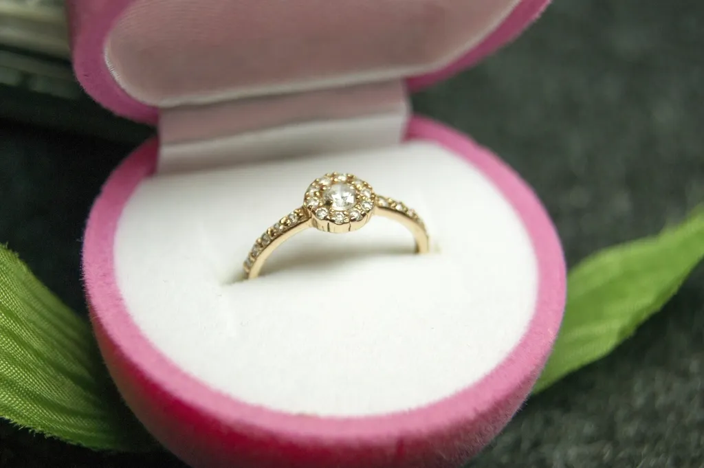 AI Jewelry Photo Editor Online Free: What Works, What Doesn't, and How to Use It