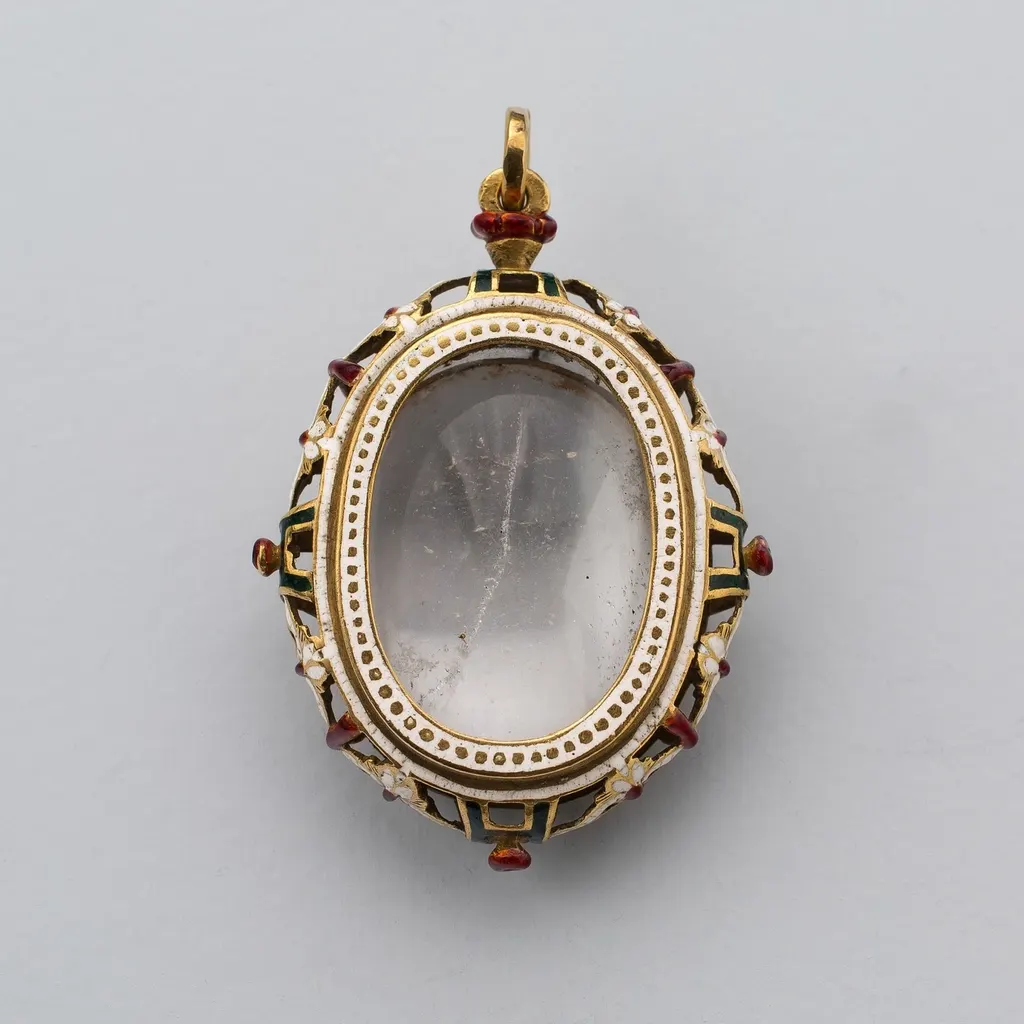 How to Photograph Gems & Jewelry: Lighting, Color and Sparkle