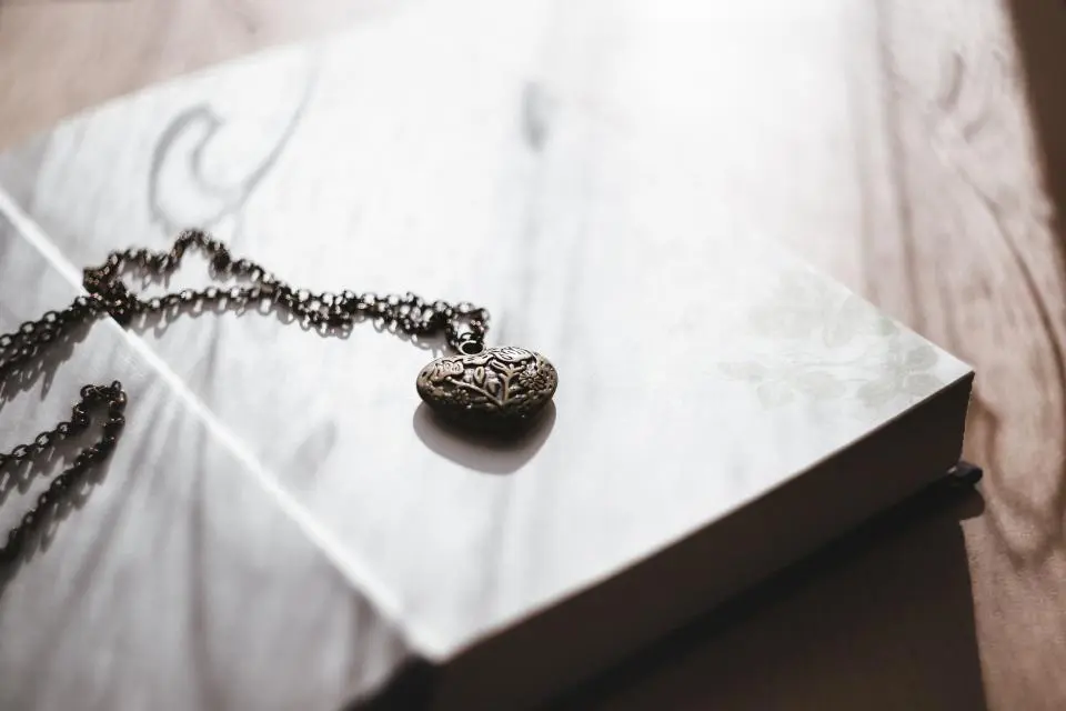 How To Photograph Jewellery: A Useful Step-by-Step Guide